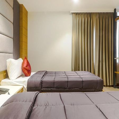 Hotel Bricks, Karol Bagh, New Delhi Bagian luar foto