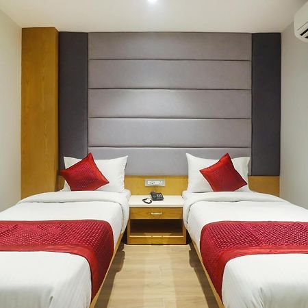 Hotel Bricks, Karol Bagh, New Delhi Bagian luar foto