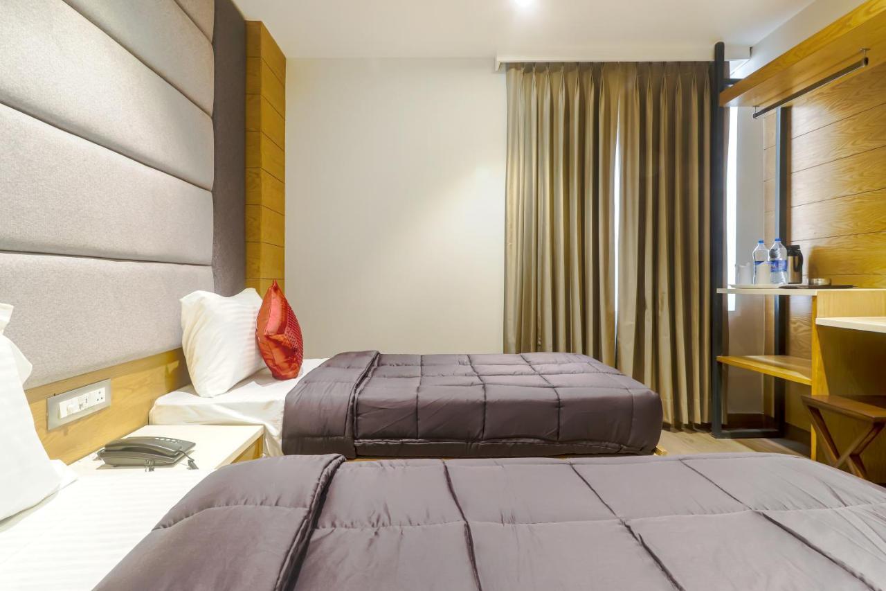 Hotel Bricks, Karol Bagh, New Delhi Bagian luar foto