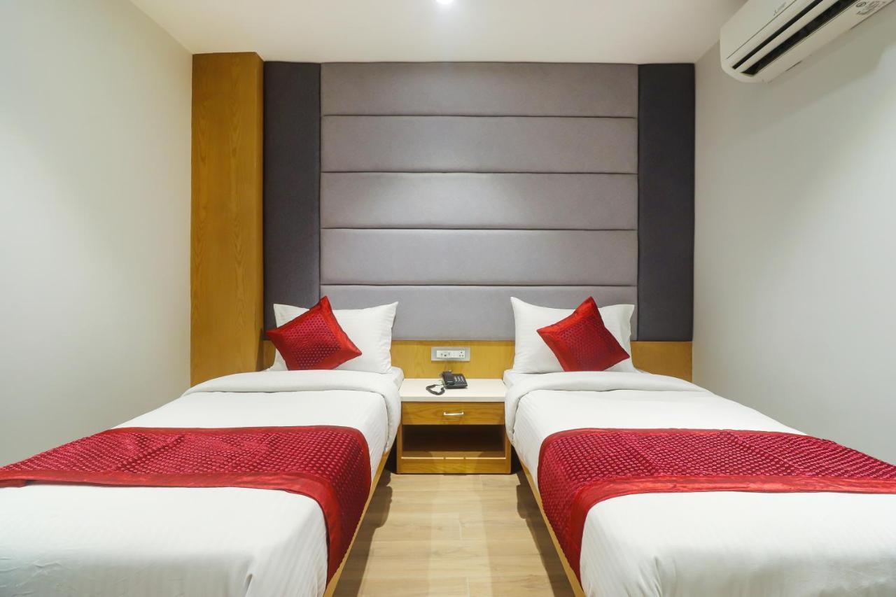 Hotel Bricks, Karol Bagh, New Delhi Bagian luar foto