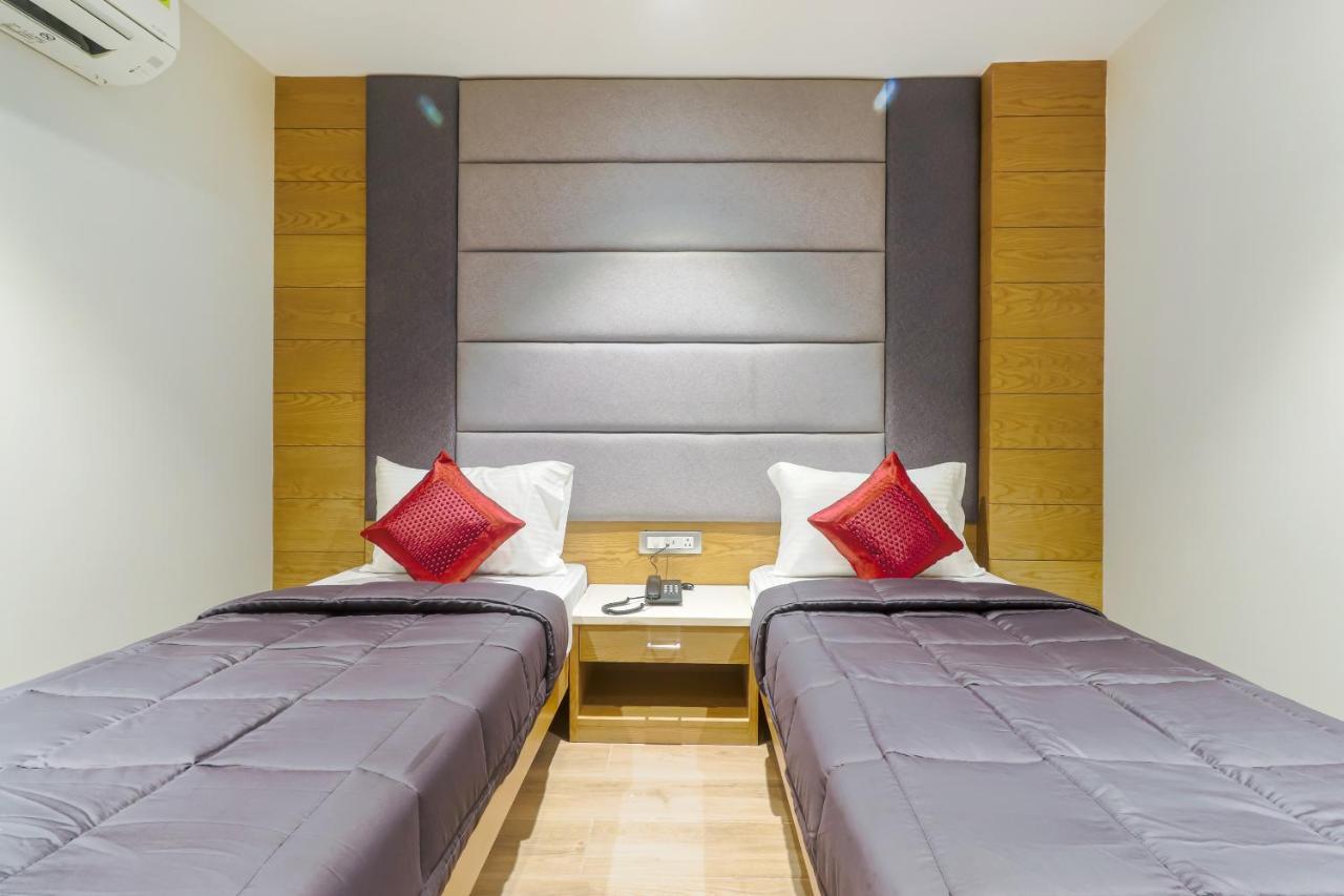 Hotel Bricks, Karol Bagh, New Delhi Bagian luar foto