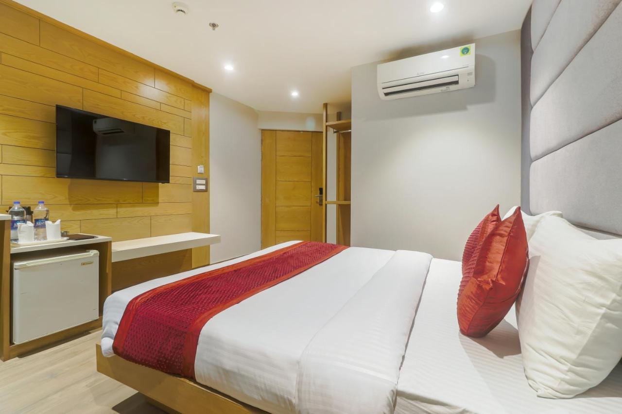 Hotel Bricks, Karol Bagh, New Delhi Bagian luar foto