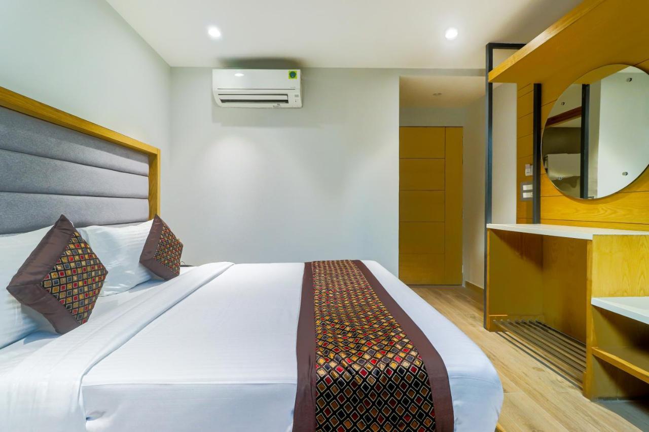 Hotel Bricks, Karol Bagh, New Delhi Bagian luar foto