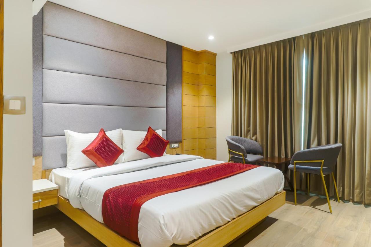 Hotel Bricks, Karol Bagh, New Delhi Bagian luar foto