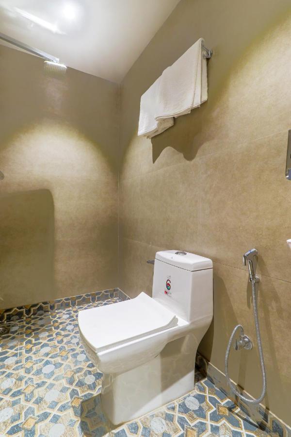 Hotel Bricks, Karol Bagh, New Delhi Bagian luar foto