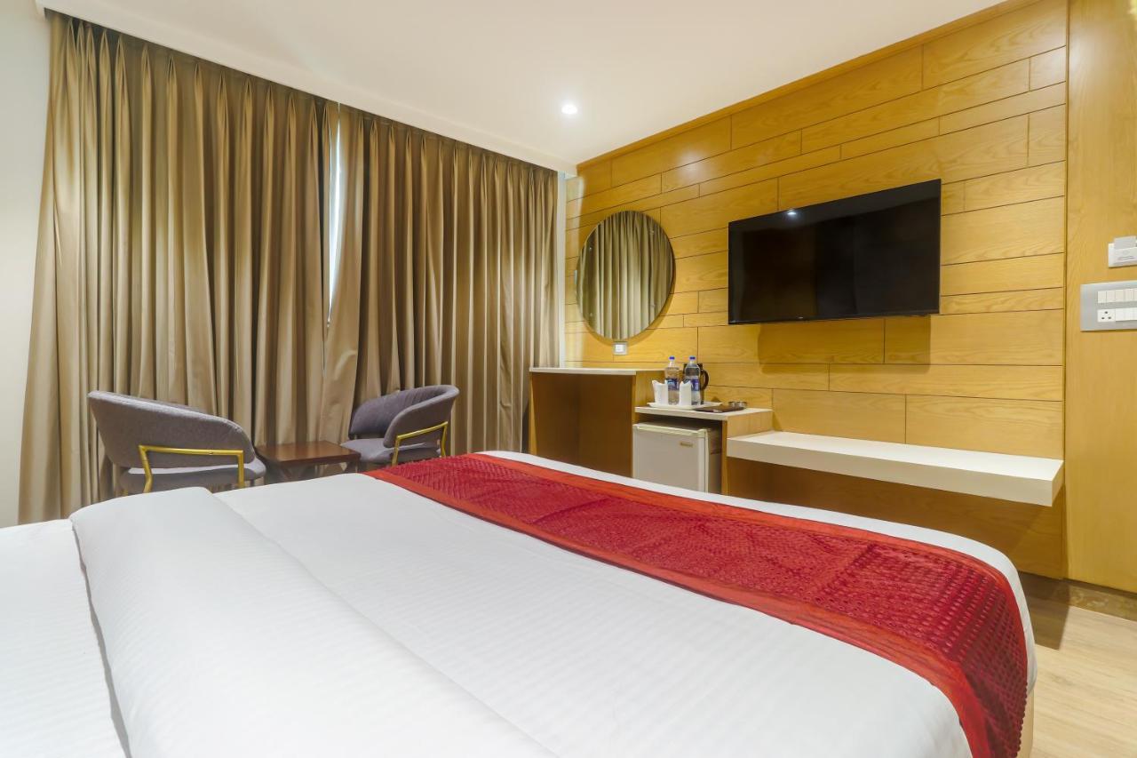 Hotel Bricks, Karol Bagh, New Delhi Bagian luar foto