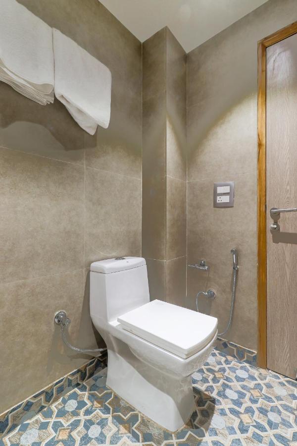 Hotel Bricks, Karol Bagh, New Delhi Bagian luar foto