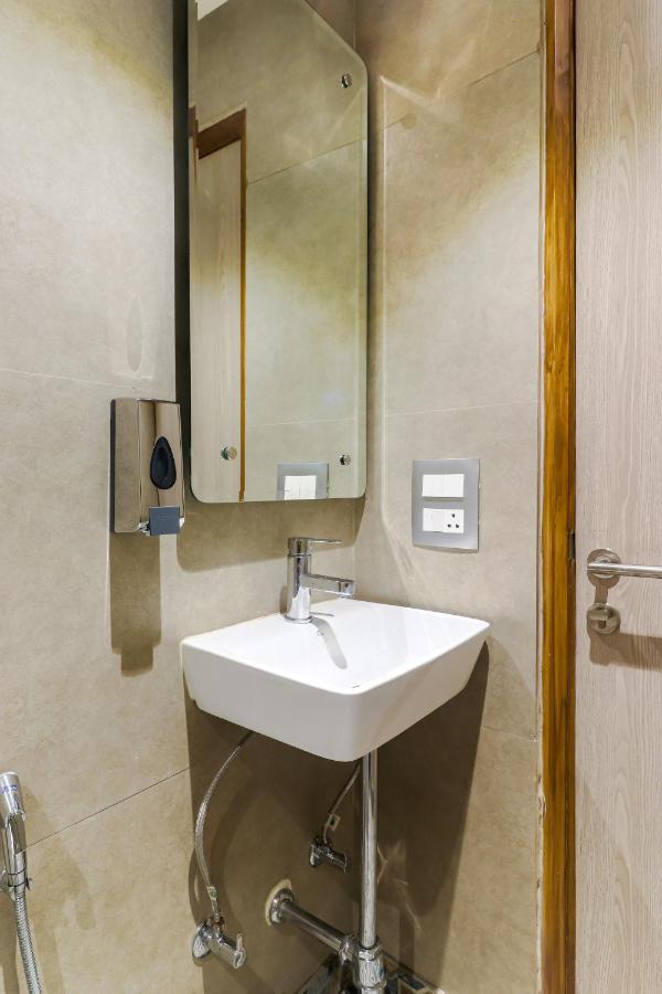 Hotel Bricks, Karol Bagh, New Delhi Bagian luar foto