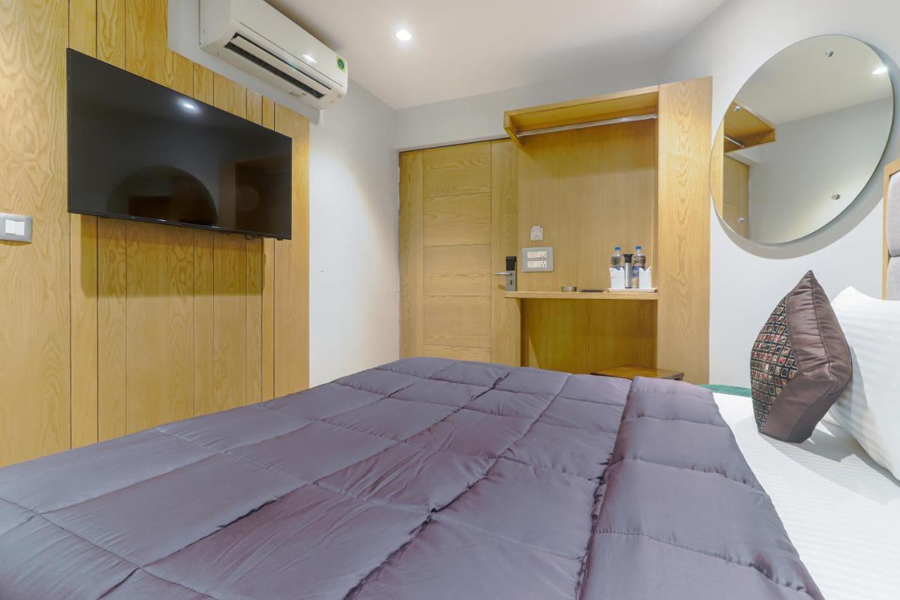 Hotel Bricks, Karol Bagh, New Delhi Bagian luar foto