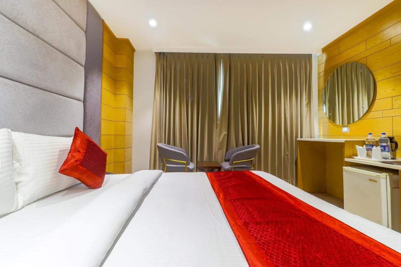 Hotel Bricks, Karol Bagh, New Delhi Bagian luar foto