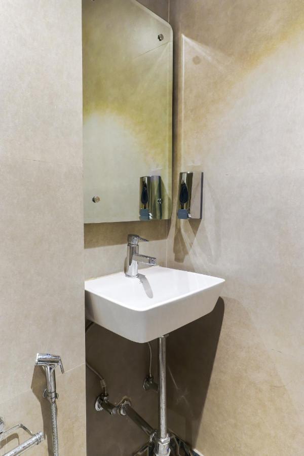 Hotel Bricks, Karol Bagh, New Delhi Bagian luar foto