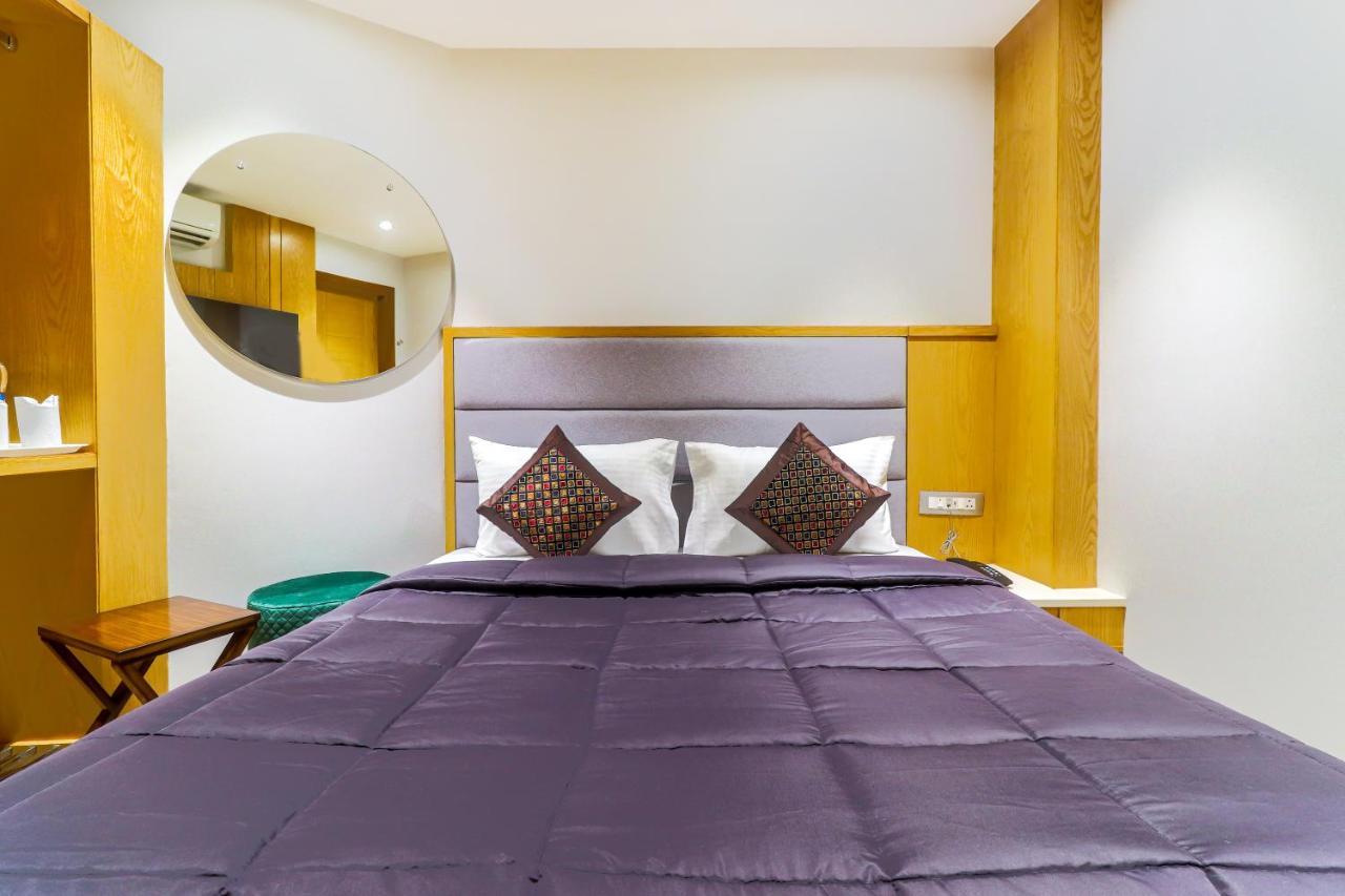 Hotel Bricks, Karol Bagh, New Delhi Bagian luar foto