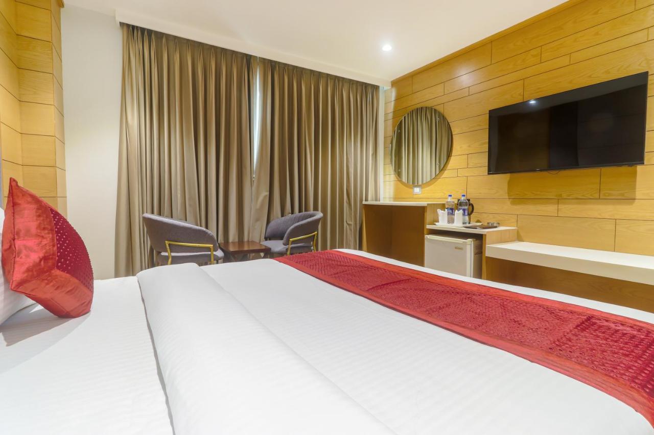 Hotel Bricks, Karol Bagh, New Delhi Bagian luar foto